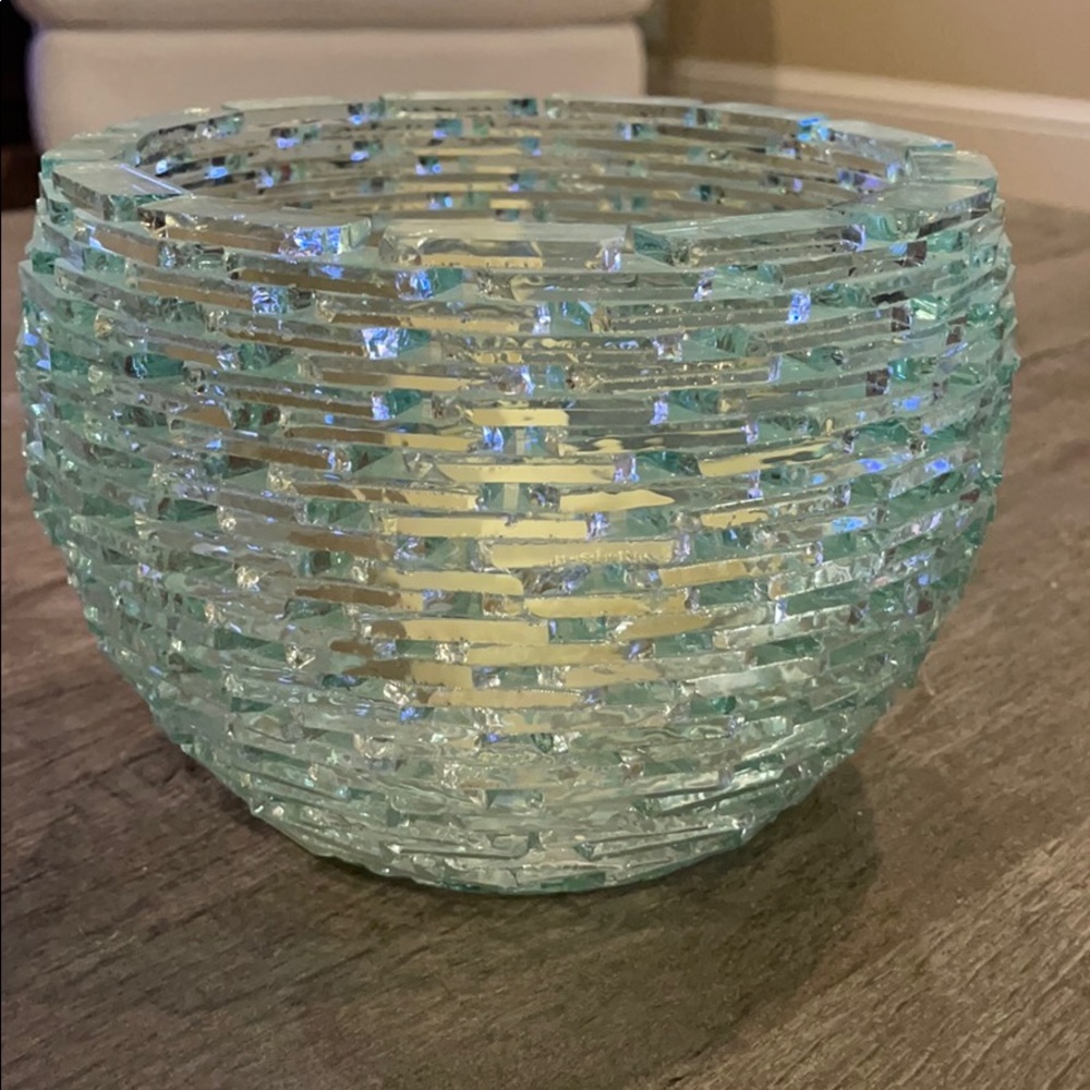 Glass bowl